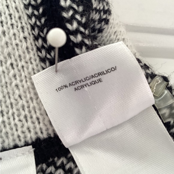 Anne Klein like new zippered cape/sweater. Size M - Picture 6 of 8